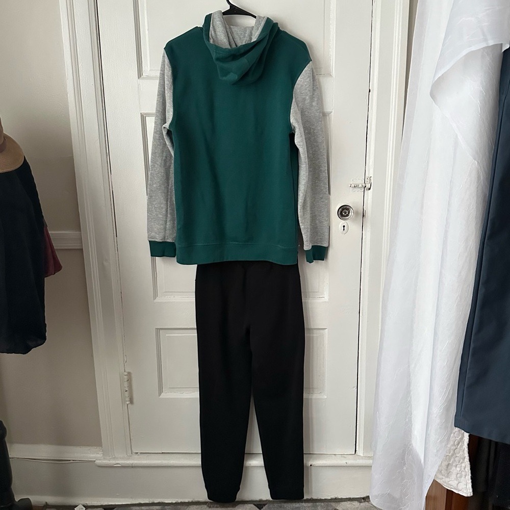 NFL Team Apparel Green Philadelphia Eagles Hoodie & Old Navy Black Jogger Pants - Picture 12 of 17